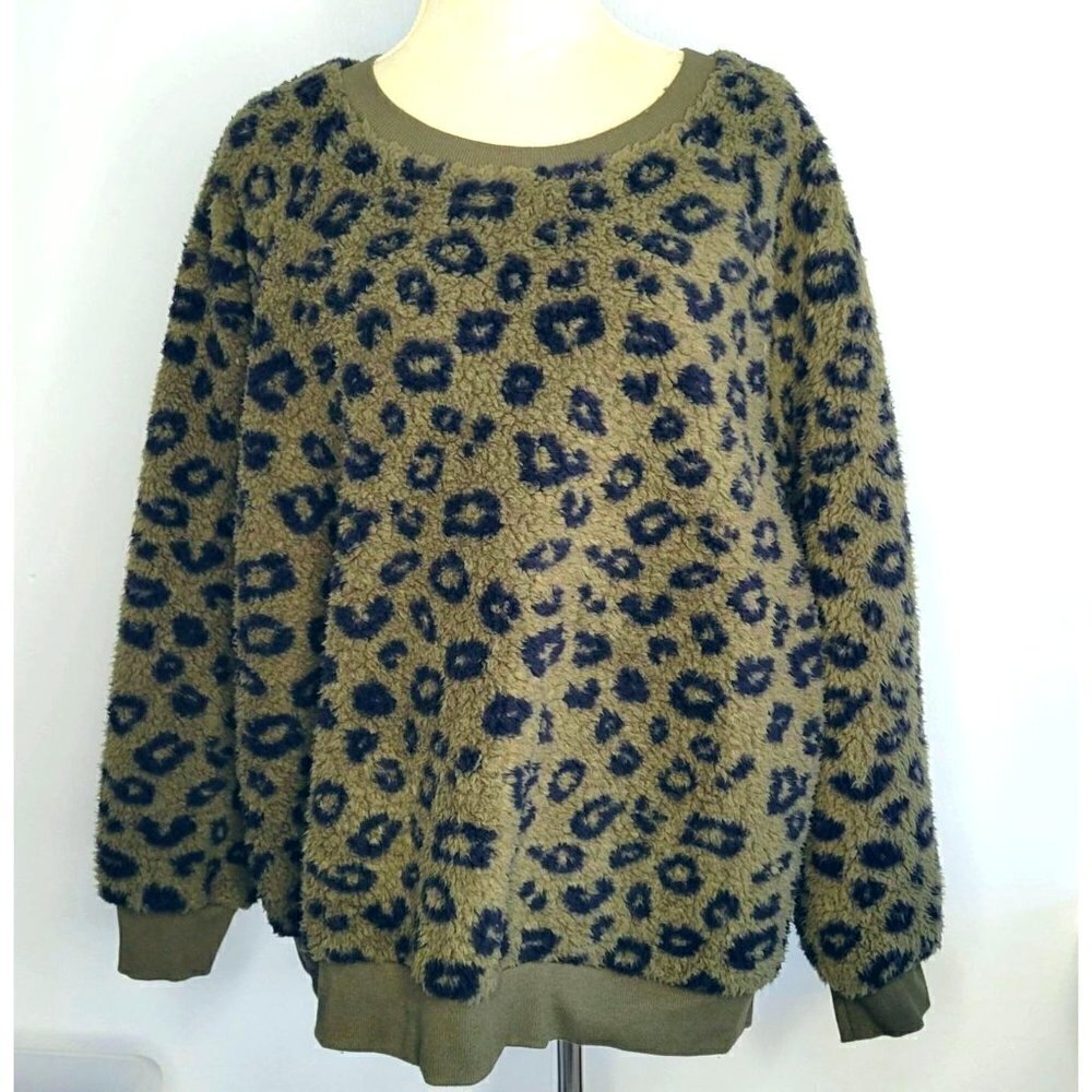 Workshop Republic Clothing Top Leopard Green Sherpa Sweatshirt Women SIze 2X - Picture 2 of 13